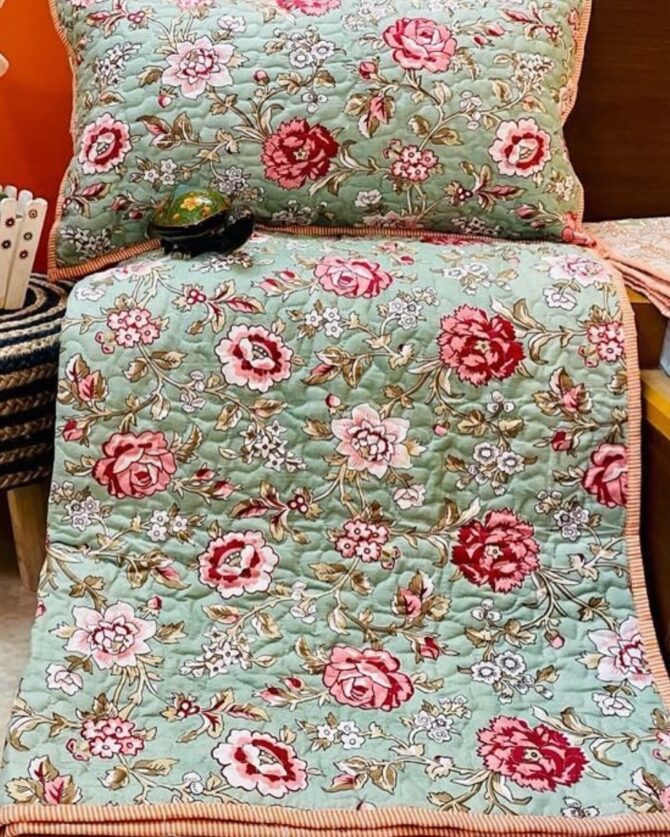 QUILTED REVERSIBLE QUEEN SIZE BEDCOVER