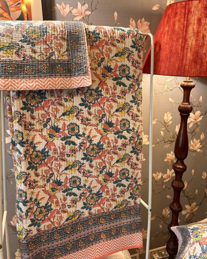 QUILTED REVERSIBLE QUEEN SIZE BEDCOVER