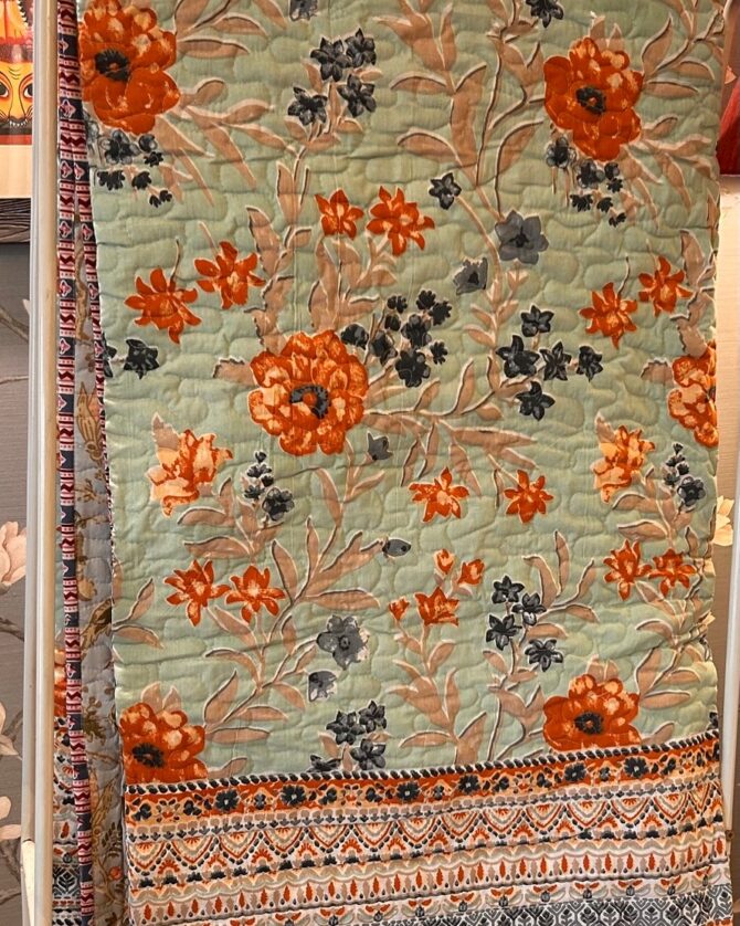 QUILTED REVERSIBLE QUEEN SIZE BEDCOVER