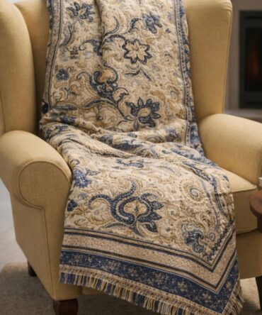 QUILTED REVERSIBLE QUEEN SIZE BEDCOVER