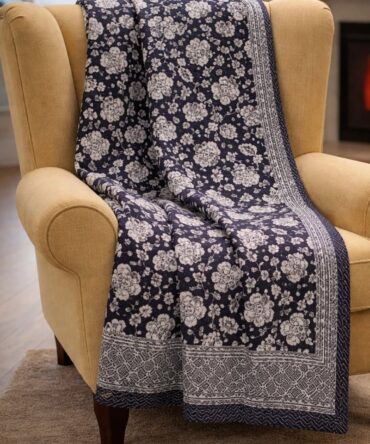 QUILTED REVERSIBLE QUEEN SIZE BEDCOVER